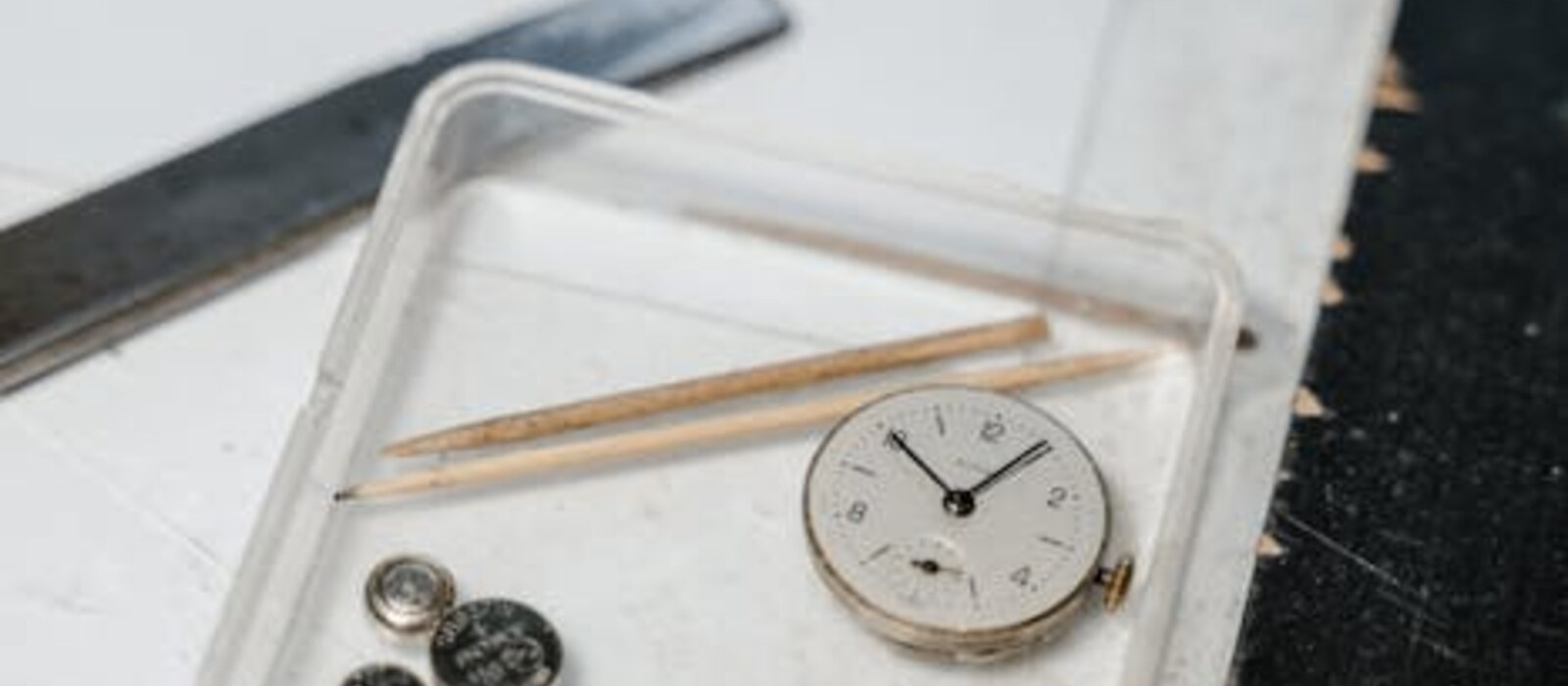 Composants d\'un mouvement à quartz — révision et entretien