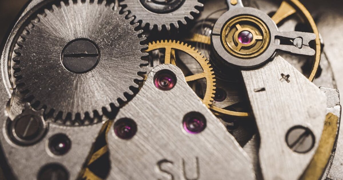 Mécanisme d'une montre automatique — rotor et engrenages de remontage