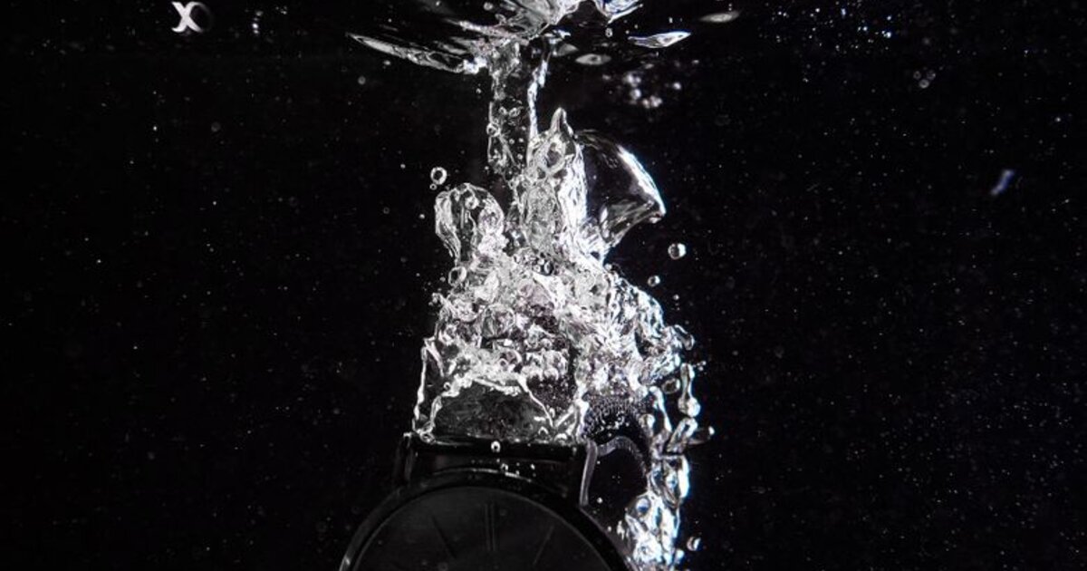 Montre tombée dans l'eau — que faire en urgence pour limiter les dommages