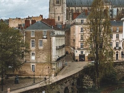Réparation montre Nantes : guide 2026 — alternatives, prix, envoi postal AGH