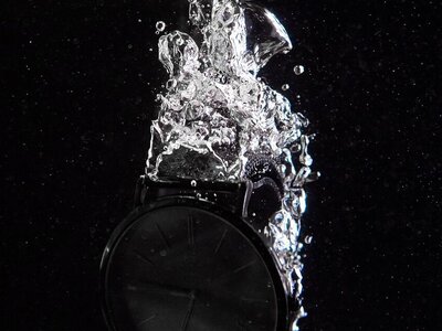 Étanchéité montre : 3, 5, 10, 20 ATM — peut-on nager, se doucher ? Le guide 2026